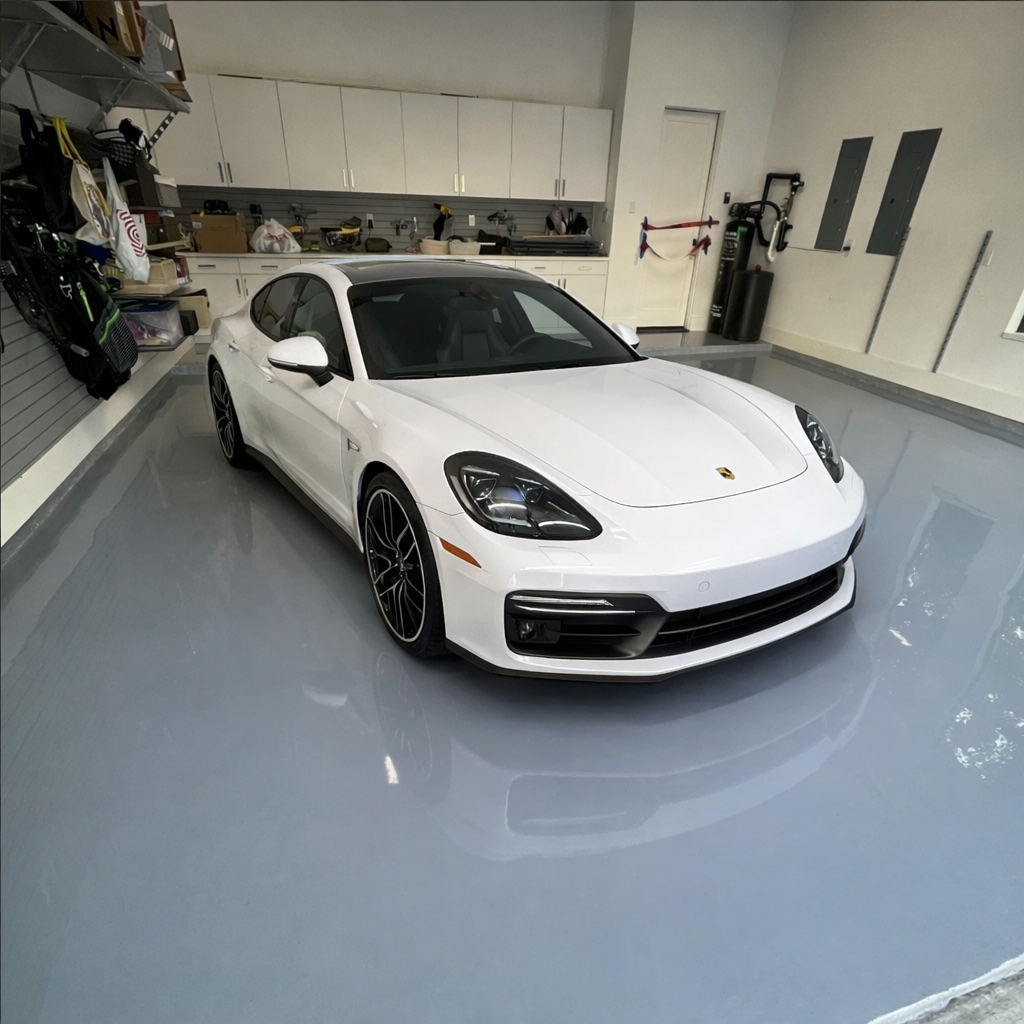 Solid color epoxy garage floors in South Houston Texas
